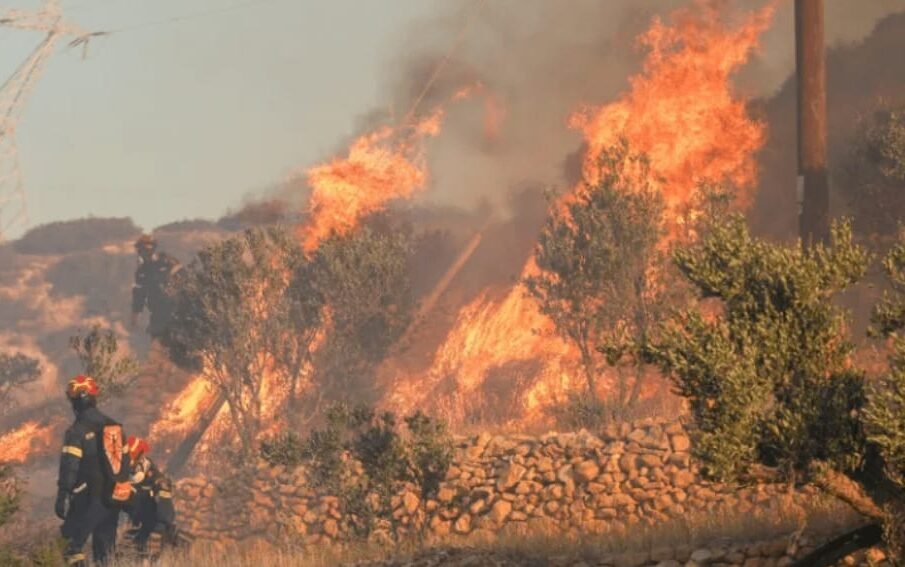 کریتی جزیرے پر لگنے والی خوفناک آگ