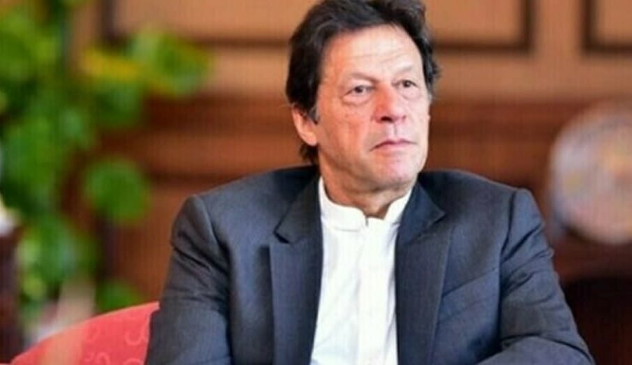 اپنے اور غیر سب عمران کو نشانہ بنا رہے ہیں