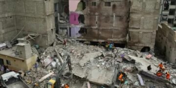 لیاری میں ریسکیو آپریشن جاری، 27 افراد جاں بحق