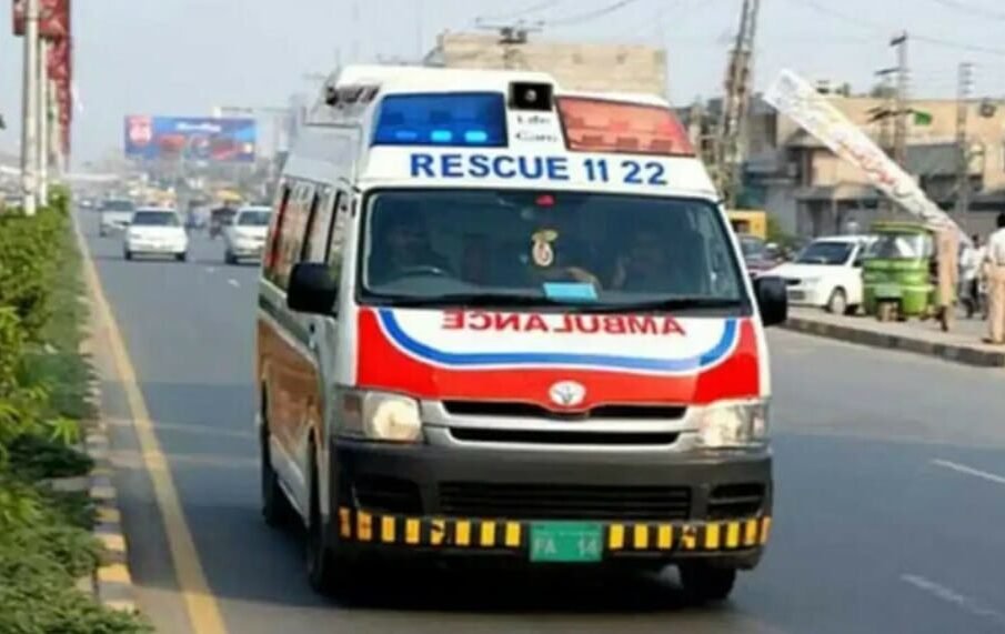 سیاحوں کا رکشہ گہری کھائی میں جا گرا، ایک جاں بحق