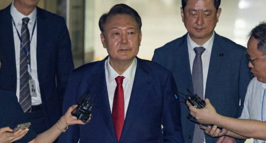 جنوبی کوریا کے صدر کو گرفتار کر لیا گیا 1 جنوبی کوریا کے صدر کو گرفتار کر لیا گیا