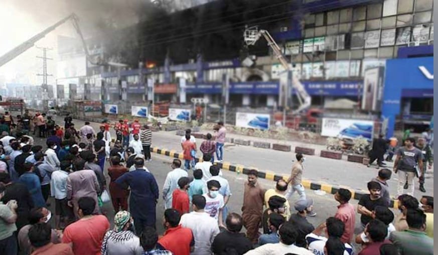 حفیظ سینٹر میں ایک مرتبہ پھر آتشزدگی 1 حفیظ سینٹر میں ایک مرتبہ پھر آتشزدگی