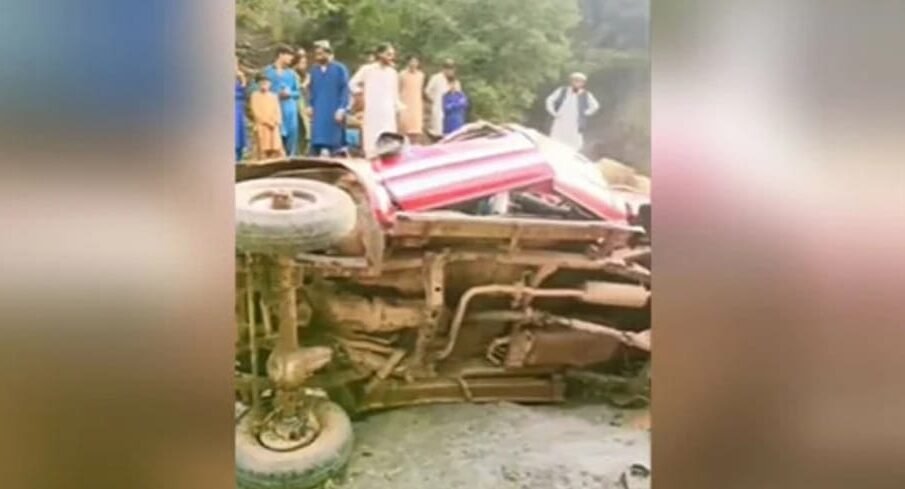 گہری کھائی میں گاڑی گرنے سے 7 افراد جاں بحق