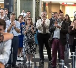 ایک ہی دن میں 1300 ملازمین برطرف