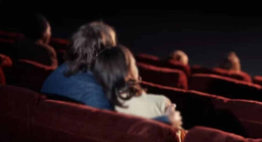 باپ کو قتل کر کے بیٹی فلم دیکھنے چلی گئی