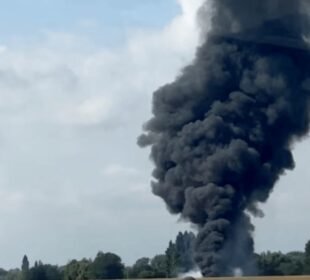 ساؤتھ اینڈ ائیرپورٹ پر طیارہ گر کر تباہ