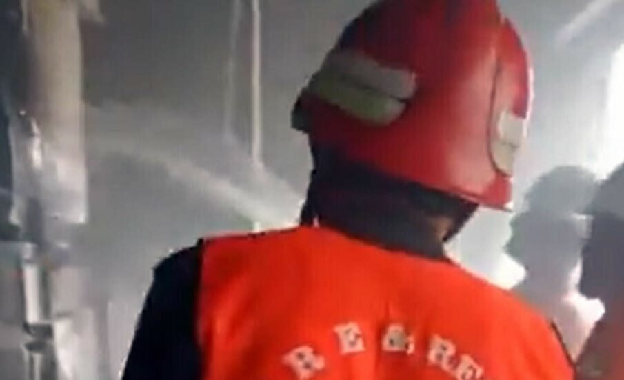 وزارت سائنس کی عمارت میں آگ لگ گئی 1 وزارت سائنس کی عمارت میں آگ لگ گئی