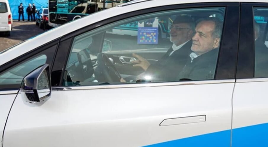 گاڑی خراب ہونے پر ایرانی صدر ٹیکسی پر روانہ