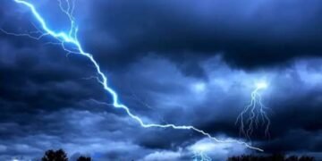 آسمانی بجلی گرنے سے 33 افراد ہلاک