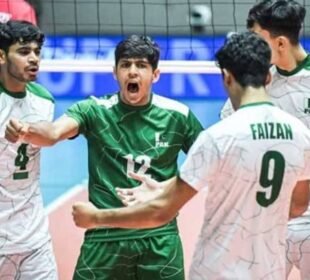 پاکستان روایتی حریف کو شکست دے کر فائنل میں پہنچ گیا