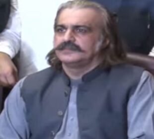 عدالت نے وزیر اعلیٰ کو گرفتار کر کے پیش کرنے کا حکم دے دیا