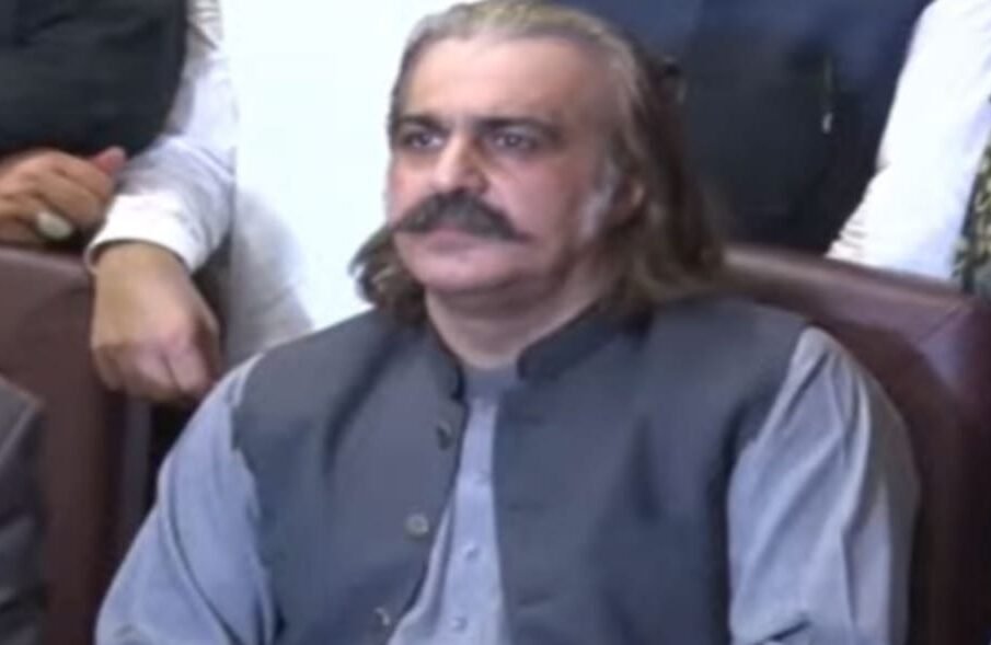 عدالت نے وزیر اعلیٰ کو گرفتار کر کے پیش کرنے کا حکم دے دیا