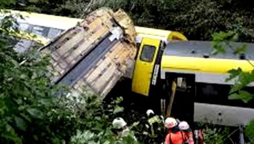 جرمنی میں ٹرین حادثہ، 3 مسافر ہلاک متعدد زخمی