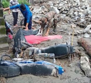 اتراکھنڈمیں کلاؤڈبرسٹ سےتباہی ،متعددافرادلاپتا 2 اتراکھنڈمیں کلاؤڈبرسٹ سےتباہی ،متعددافرادلاپتا