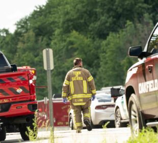 سیاحوں کی بس حادثےکاشکار،5 ہلاک ، 45زخمی 3 سیاحوں کی بس حادثےکاشکار،5 ہلاک ، 45زخمی