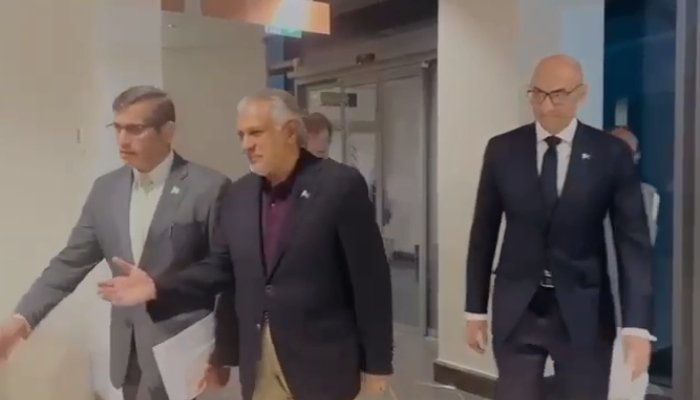 نائب وزیراعظم اسحاق ڈارسعودی عرب پہنچ گئے 1 نائب وزیراعظم اسحاق ڈارسعودی عرب پہنچ گئے