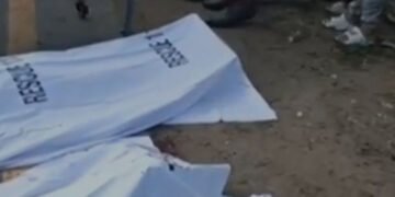 بس کی چھت پر بیٹھے دو لڑکے حادثے کا شکار ہوکر جاں بحق