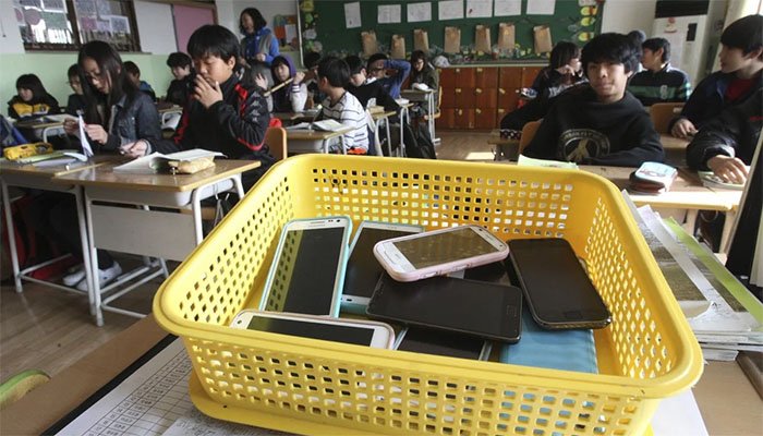 جنوبی کوریا: اسکولوں میں اسمارٹ فونز کے استعمال پر ملک گیر پابندی