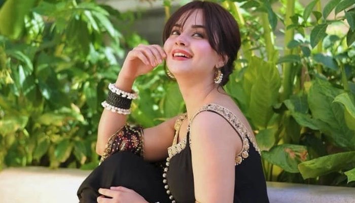 کومل میر وزن میں اضافے پرتنقید سے ذہنی دباؤ کاشکار