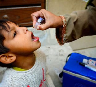 پنجاب کے9اضلاع میں سیلاب کےباعث پولیومہم مؤخر 6 پنجاب کے9اضلاع میں سیلاب کےباعث پولیومہم مؤخر