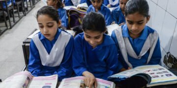 لاہور میں اسکول یکم ستمبر سے دوبارہ کھلیں گے، سیلاب متاثرہ علاقوں میں تعطیلات برقرار