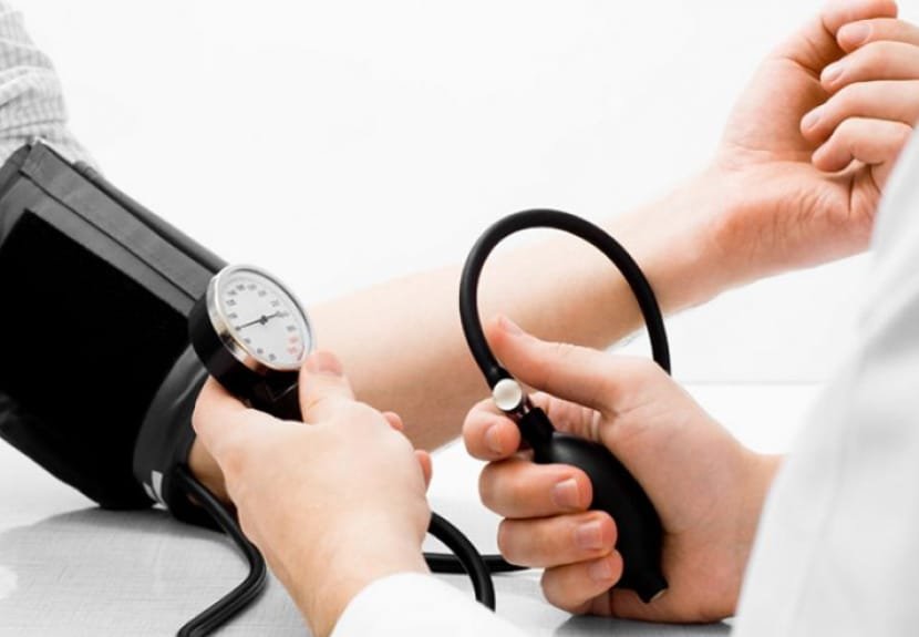 گھریلو ٹوٹکوں سے بلڈ پریشر کم کرنے کا طریقہ 1 گھریلو ٹوٹکوں سے بلڈ پریشر کم کرنے کا طریقہ