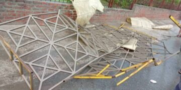 چائنہ سکیم میں سائن بورڈ گرنے سے1 شخص جان سے گیا