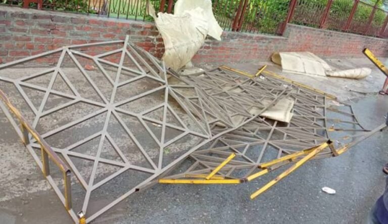 IMG-20250803-WA0017چائنہ سکیم میں سائن بورڈ گرنے سے1 شخص جان سے گیا