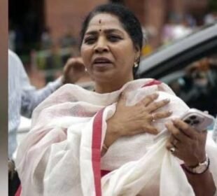 بریکنگ نیوز : رکن پارلیمنٹ کے گلے سے سونے کی چین لوٹ لی گئی 2 بریکنگ نیوز : رکن پارلیمنٹ کے گلے سے سونے کی چین لوٹ لی گئی