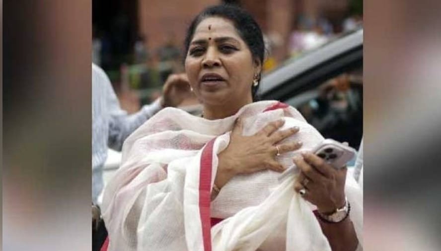 بریکنگ نیوز : رکن پارلیمنٹ کے گلے سے سونے کی چین لوٹ لی گئی