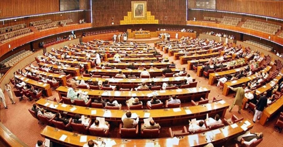 پاکستان تحریک انصاف کو اسمبلی میں بڑا دھچکا