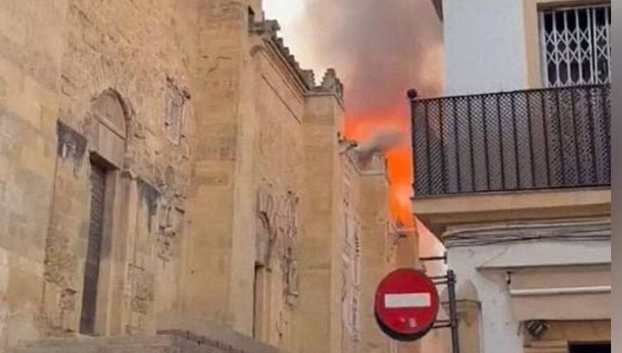 مسجد قرطبہ میں آگ لگ گئی