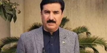 جب چاہیں کے پی حکومت گرا سکتے ہیں، گورنر کے۔پی۔کے
