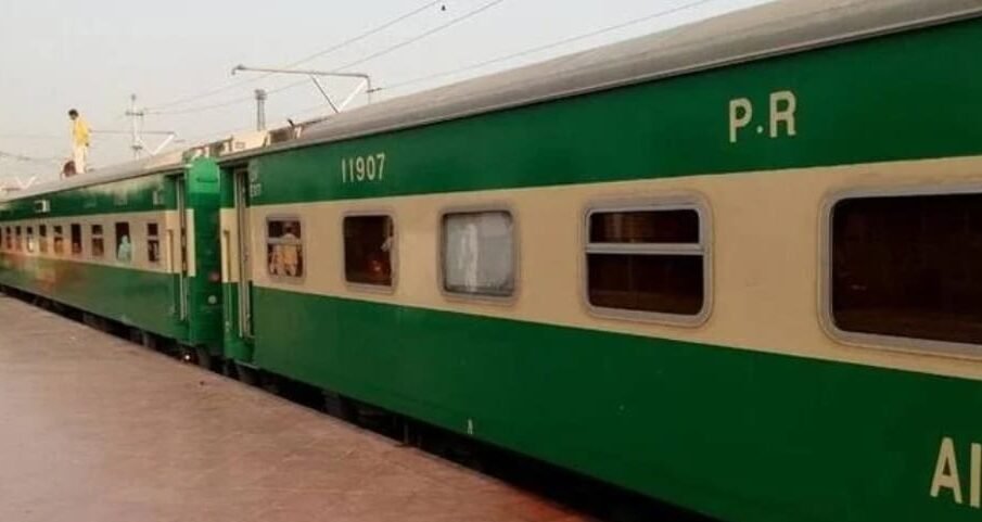 لاہور سے ملتان جانے والی ٹرین کو حادثہ