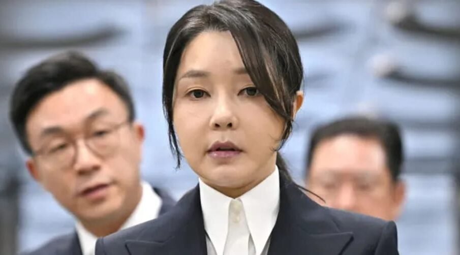 سابق خاتون اول عدالت کے حکم پر گرفتار