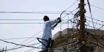 بجلی چوری پر پورے گاؤں کی بجلی کاٹ دی گئی