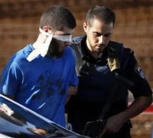 یروشلم میں چاقو کے حملے میں دو افراد زخمی، حملہ آور گرفتار 3 یروشلم میں چاقو کے حملے میں دو افراد زخمی، حملہ آور گرفتار