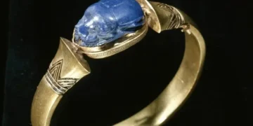 قاہرہ: مصری میوزیم سے فرعون کا 3 ہزار سال قدیم سونے کا کڑا غائب