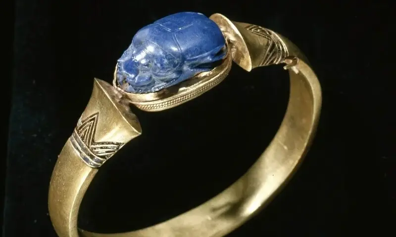 قاہرہ: مصری میوزیم سے فرعون کا 3 ہزار سال قدیم سونے کا کڑا غائب 1 قاہرہ: مصری میوزیم سے فرعون کا 3 ہزار سال قدیم سونے کا کڑا غائب