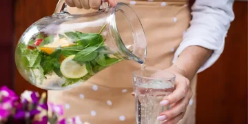 "ٹک ٹاک سے انسٹاگرام تک، لوڈڈ واٹر نے پانی پینے کا انداز بدل دیا"