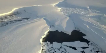 انٹارکٹیکا کی برف کے نیچے 85 نئی جھیلوں کی دریافت، ماہرین حیران