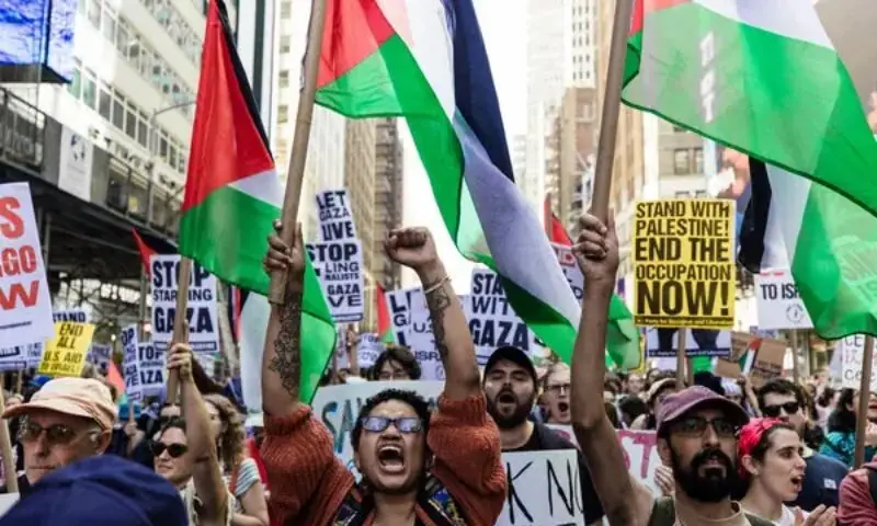 "غزہ کے قصائی کو گرفتار کرو" ، نیویارک کی گلیوں میں صدائیں