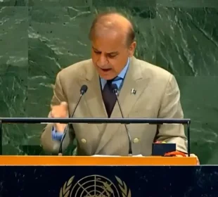 اقوام متحدہ میں وزیراعظم کا جوشیلا خطاب، ڈائس پر مکّے برسانے پر ہال تالیوں سے گونج اٹھا