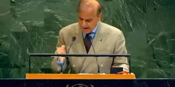 اقوام متحدہ میں وزیراعظم کا جوشیلا خطاب، ڈائس پر مکّے برسانے پر ہال تالیوں سے گونج اٹھا 5 اقوام متحدہ میں وزیراعظم کا جوشیلا خطاب، ڈائس پر مکّے برسانے پر ہال تالیوں سے گونج اٹھا