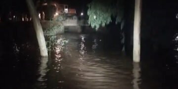 نصیرپورکےدونوں اطراف بندٹوٹنےسےدرجنوں دیہات متاثر
