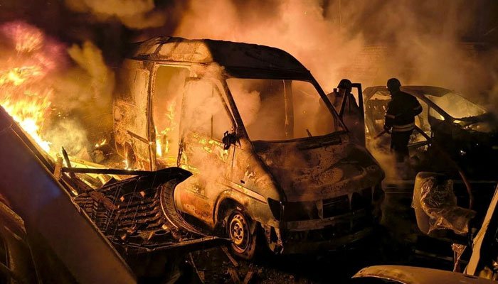 یوکرین کے دارالحکومت کیف پر فضائی حملے، متعدد ہلاکتیں اور عمارتوں کو نقصان 1 یوکرین کے دارالحکومت کیف پر فضائی حملے، متعدد ہلاکتیں اور عمارتوں کو نقصان