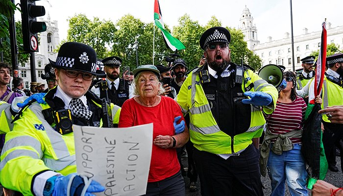 لندن میں فلسطین کے حق میں احتجاج، سینکڑوں مظاہرین گرفتار