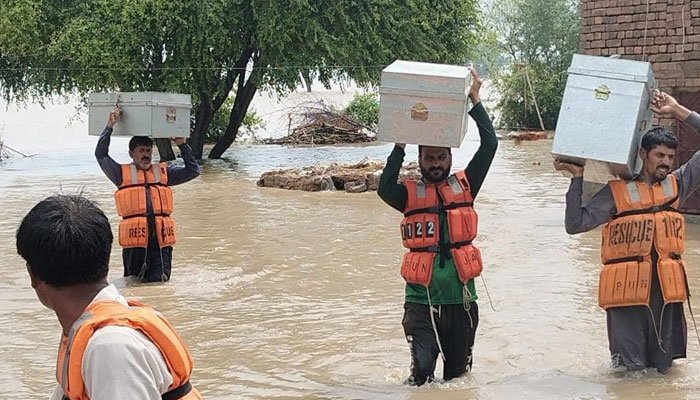 دریائے چناب میں اونچے درجے کا سیلاب، مظفرگڑھ کے کئی دیہات زیرِ آب
