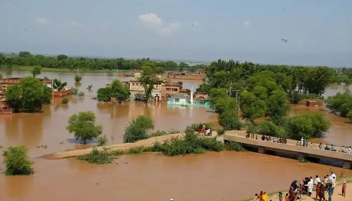 سیلابی پانی میں 8 افراد ڈوب گئے، ایک بچے کی لاش برآمد