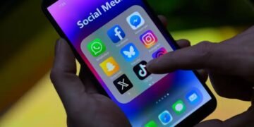 پندرہ سال سے کم عمر بچوں کے سوشل میڈیا استعمال پر پابندی کی تجویز